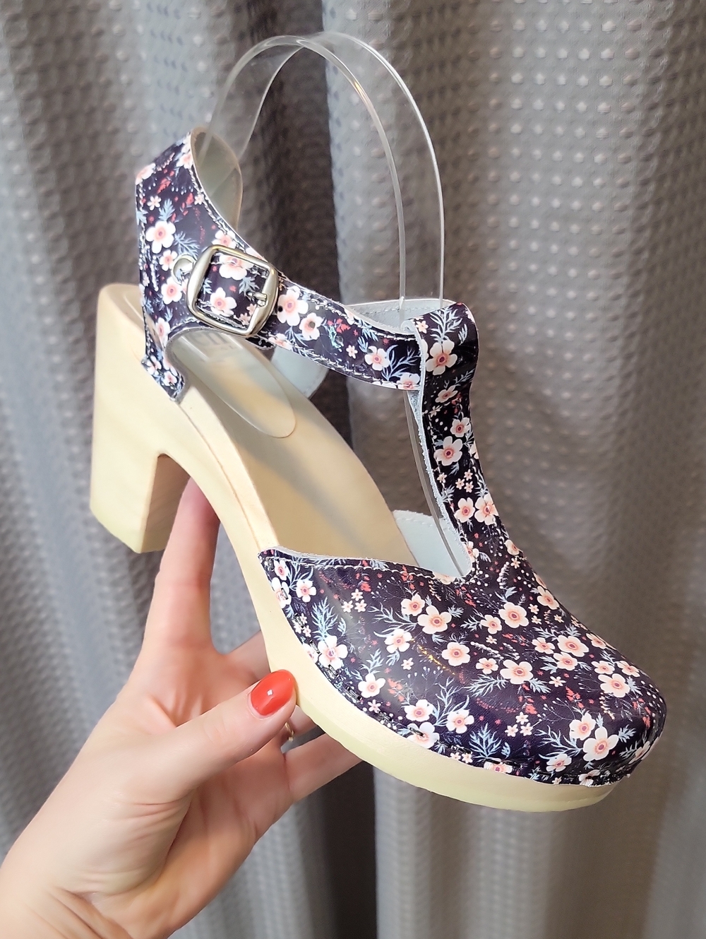 Brand New Sven Clogs Floral T-Strap Heels Size 40